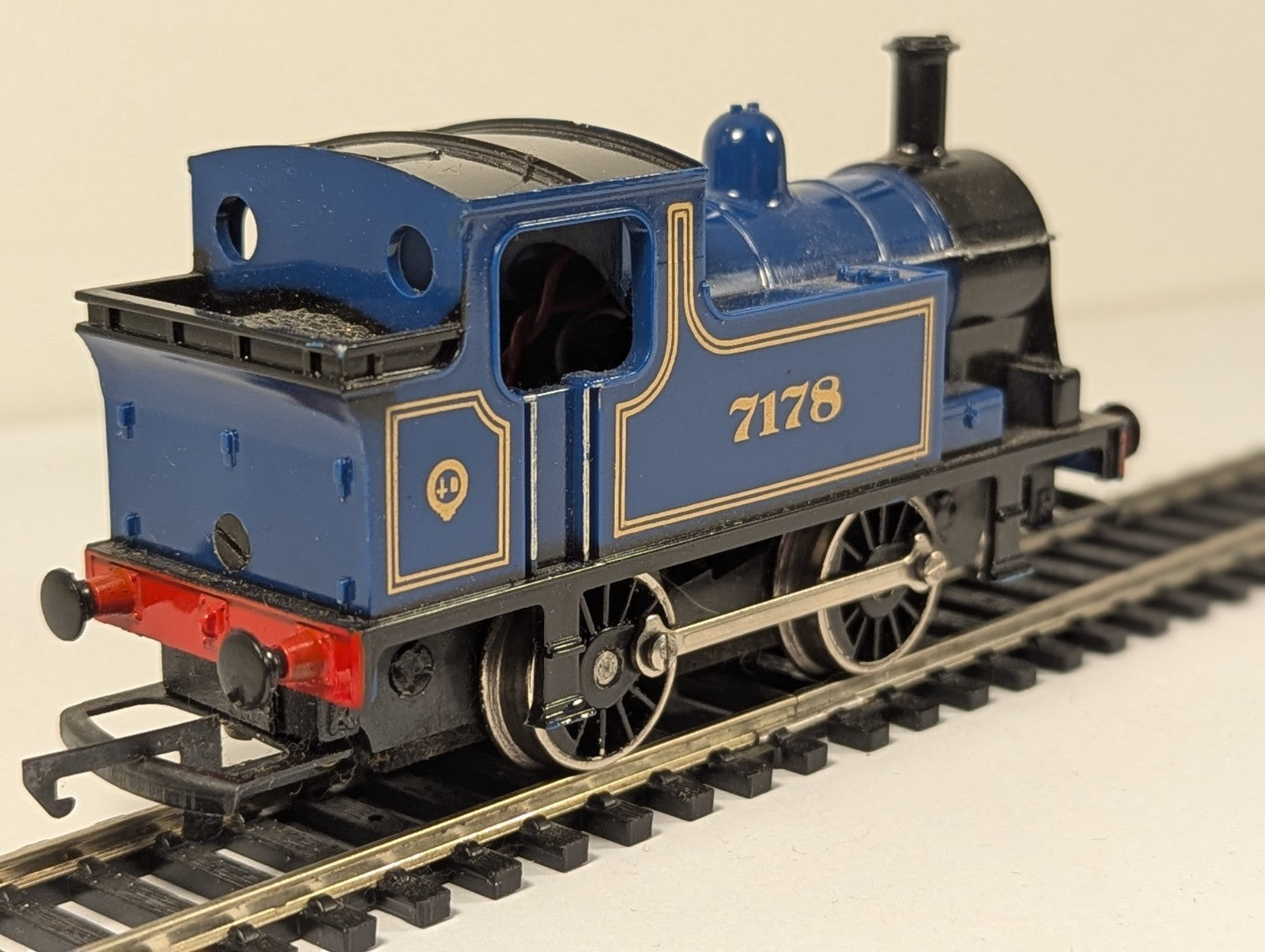 Hornby R255 OO Gauge Industrial Tank Locomotive No. 7178 0-4-0
