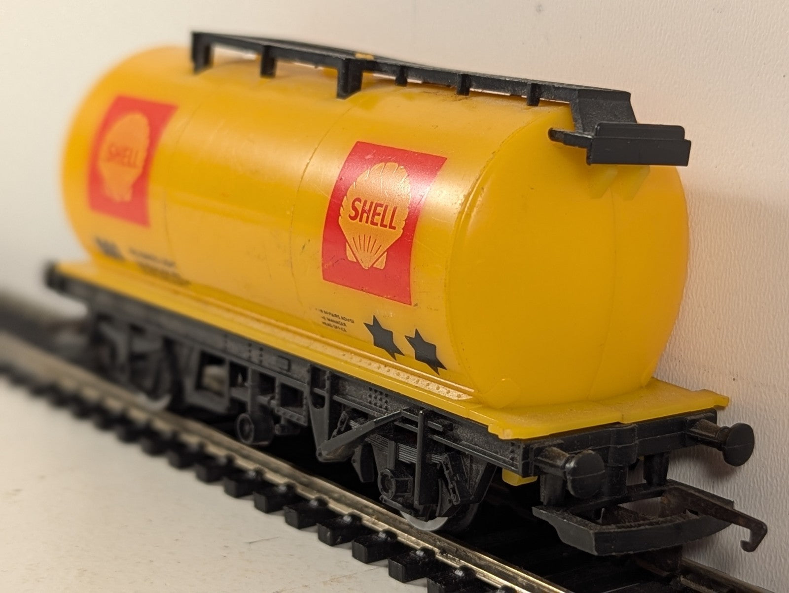 Hornby OO Gauge Shell Tank Wagon Goods Wagon 500 Shell Yellow R127