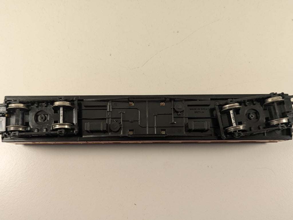 Hornby R438 OO Gauge BR Stanier Brake Coach Cream & Maroon