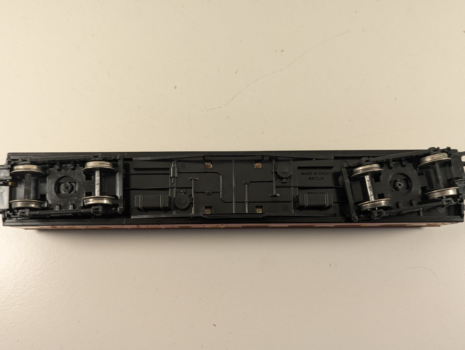 Hornby R438 OO Gauge BR Stanier Brake Coach Cream & Maroon