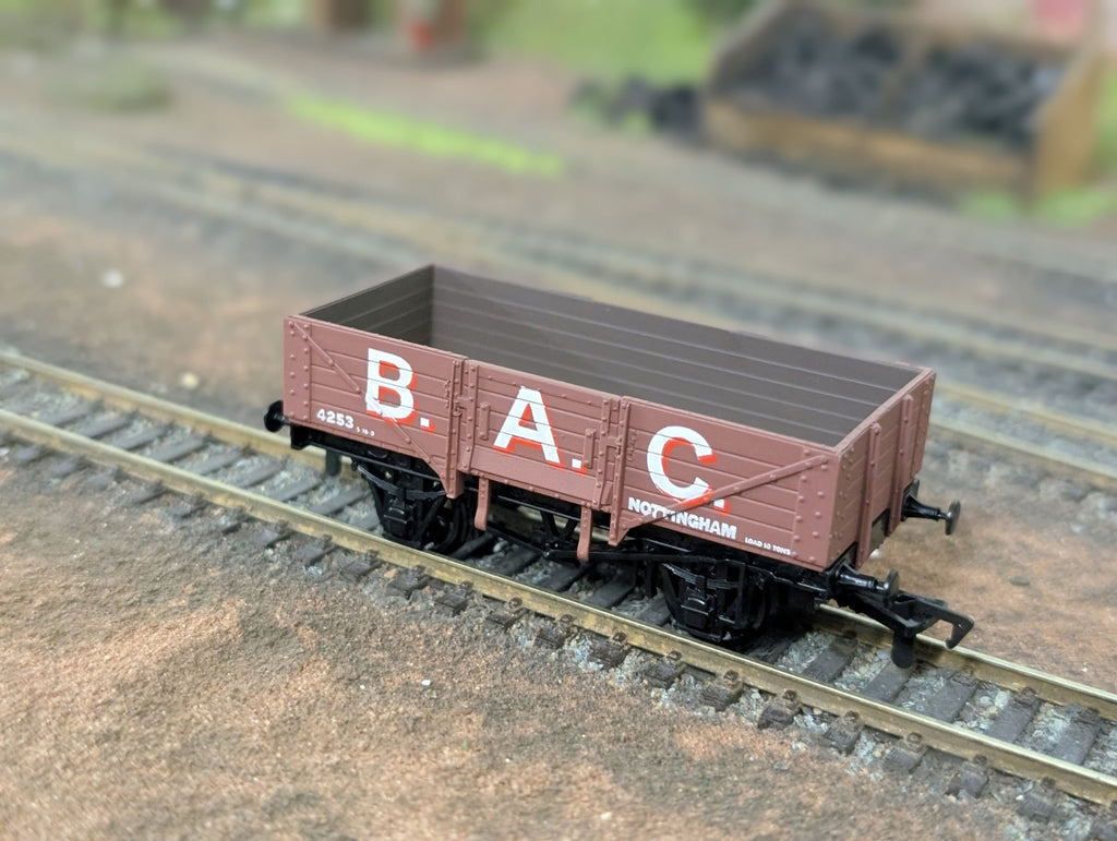 Mainline Railways OO Gauge B.A.C. Nottingham 5 Plank Coal Wagon No. 4253
