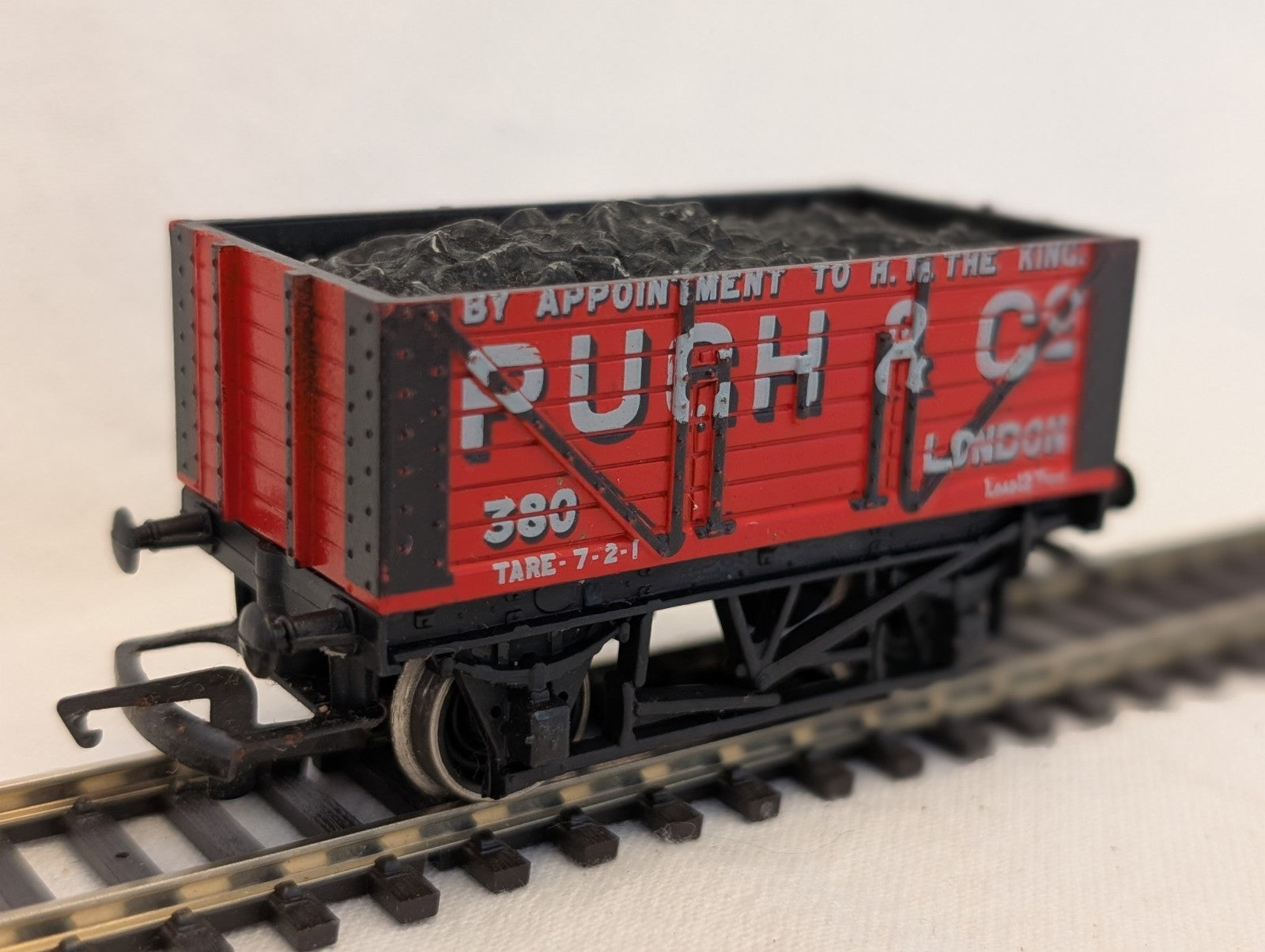 Hornby OO Gauge 7 Plank Private Owner Wagon 'Pugh & Co' Goods Wagon