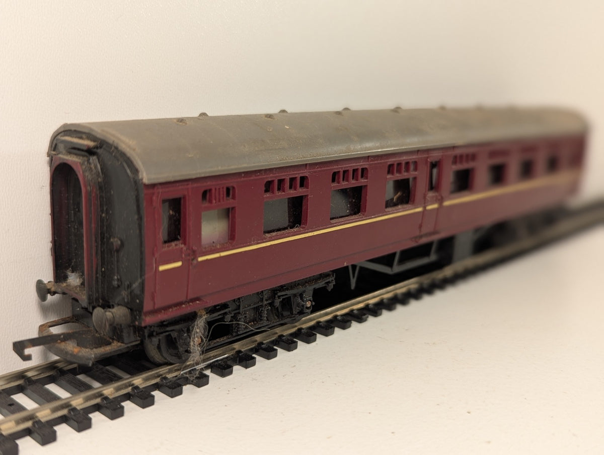 Tri-ang OO Gauge BR Mk1 1st class Corridor Composite Coach Maroon