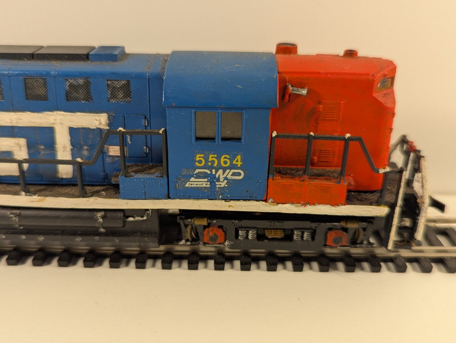 AHM – EMD GP9 Phase II Diesel Locomotive (Grand Trunk Western, Repainted)