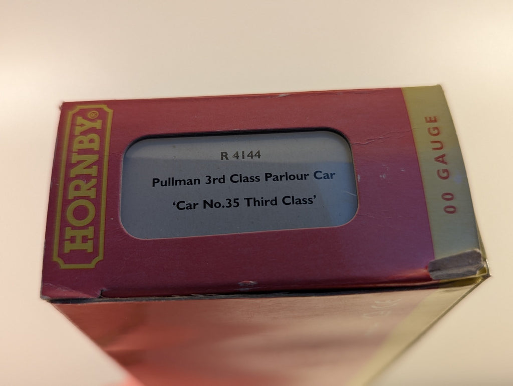 Hornby R4144 Pullman 3rd Class Parlour Car 'Car No. 35'  - Lights up