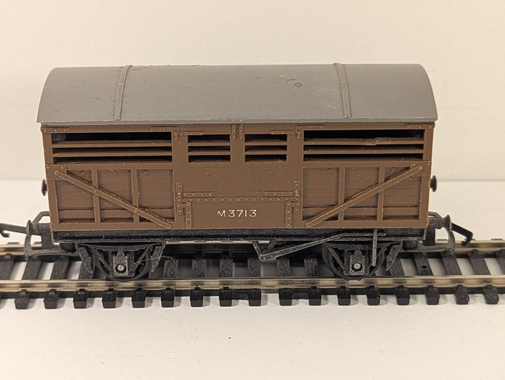 Tri-ang OO Gauge R13 Cattle Wagon Brown M3713