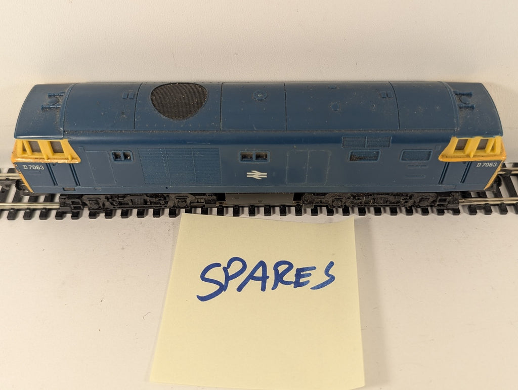 Hornby OO Gauge Class 35 Hymek Diesel Locomotive D7063 BR Blue R.758