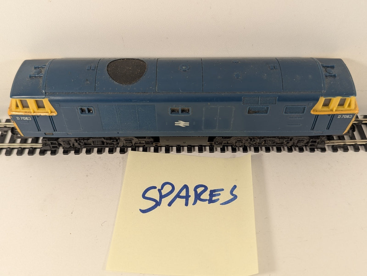 Hornby OO Gauge Class 35 Hymek Diesel Locomotive D7063 BR Blue R.758