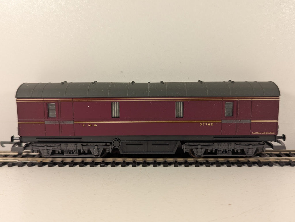 Lima 305358 LMS Maroon GUV Bogie Parcels Van OO Gauge Boxed