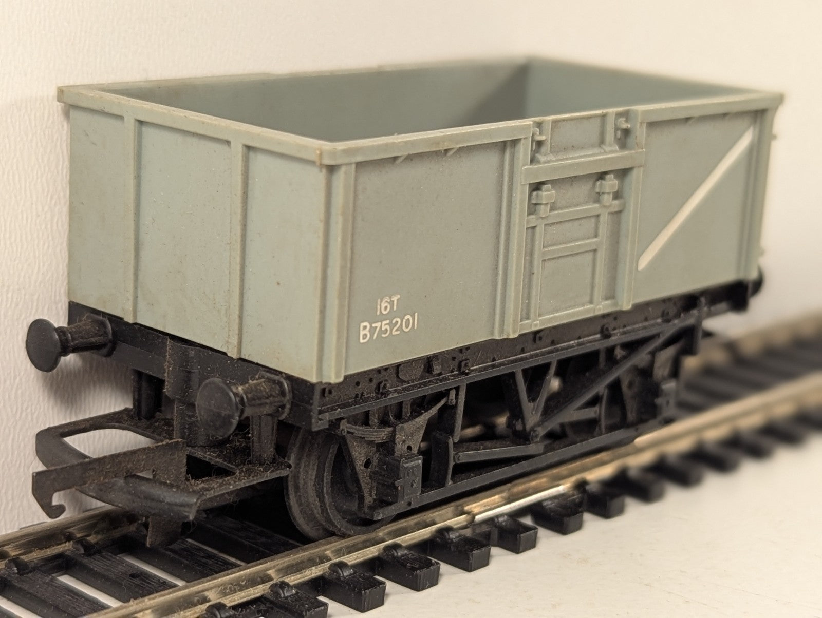 Tri-ang R243 OO Gauge Grey Mineral Wagon