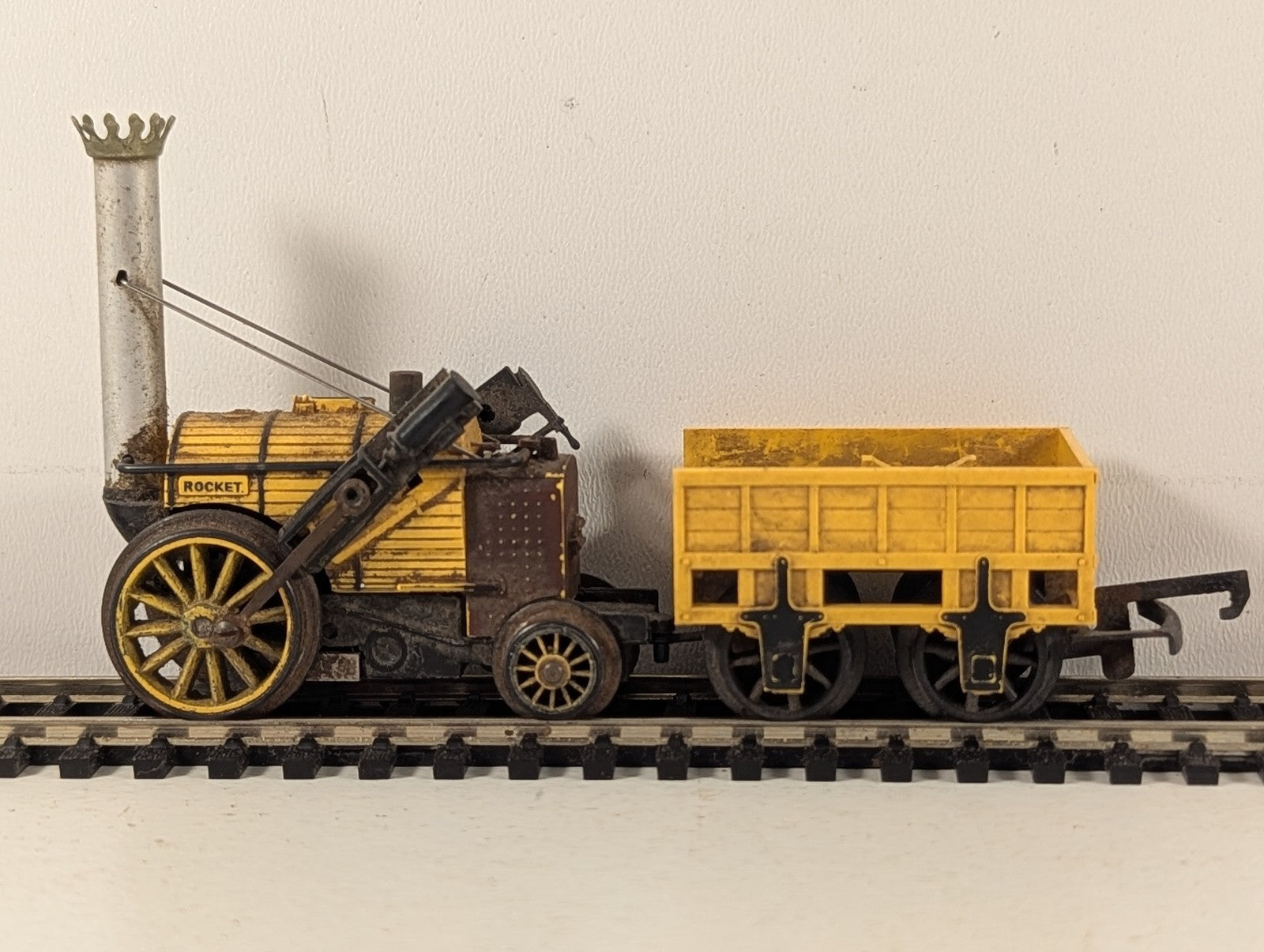 Tri-ang OO Gauge Stephenson's Rocket Steam Locomotive Yellow R651