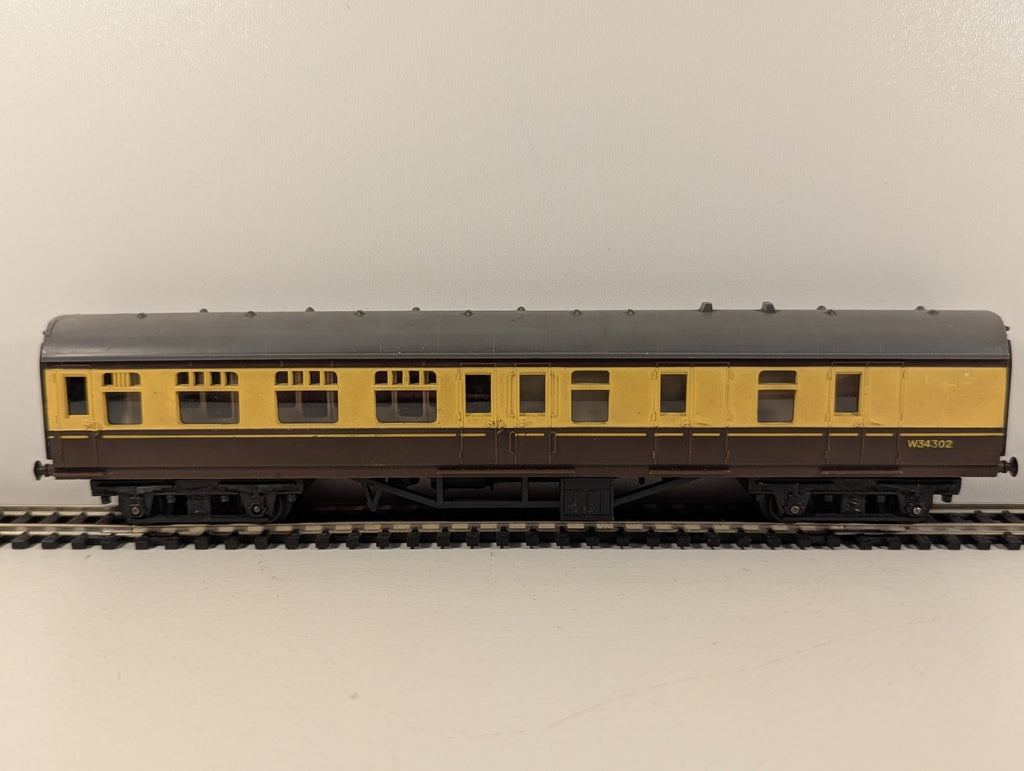Tri-ang R329 OO Gauge BR Mk1 Brake Second Coach W34302
