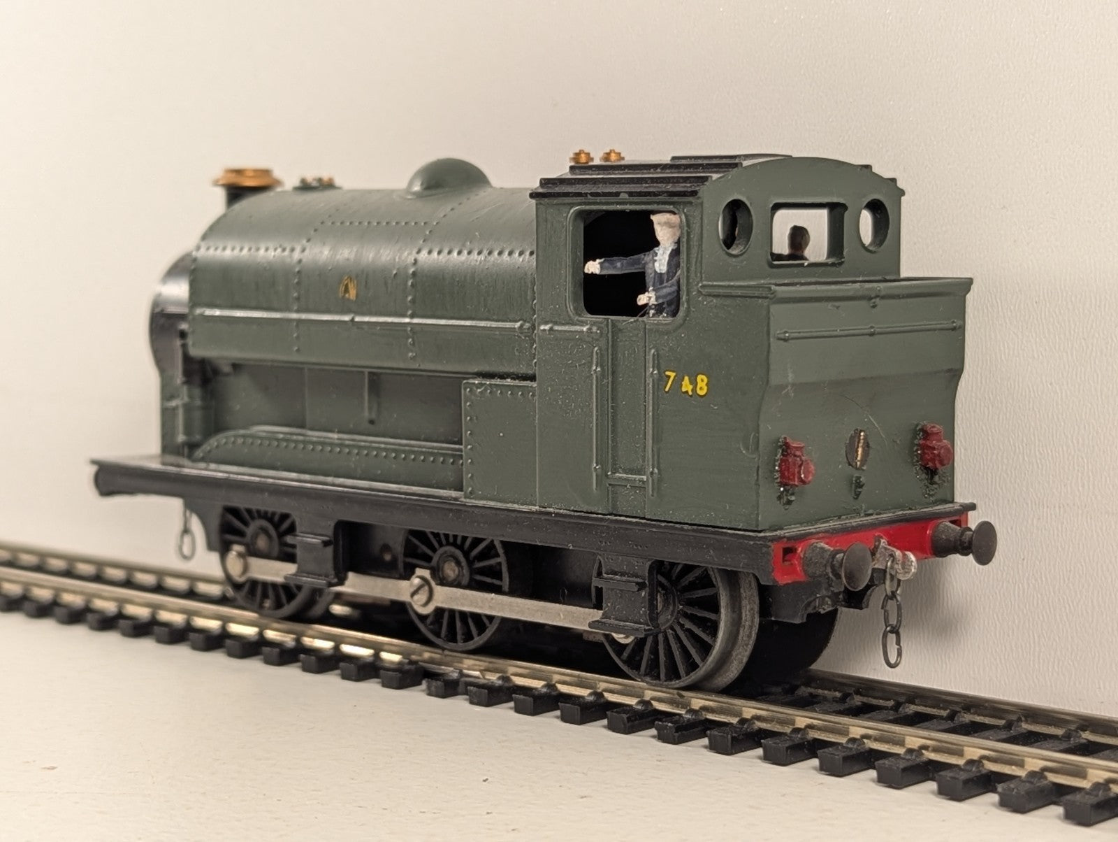 Tri-ang Railways R254 OO Gauge Transcontinental 0-6-0 Saddle Tank Locomotive