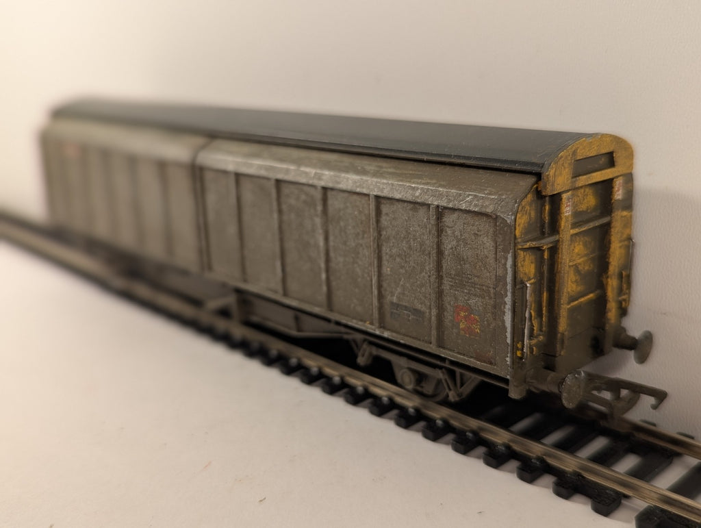 Bachmann OO Gauge VGA Sliding Wall Van Goods Wagon 210614