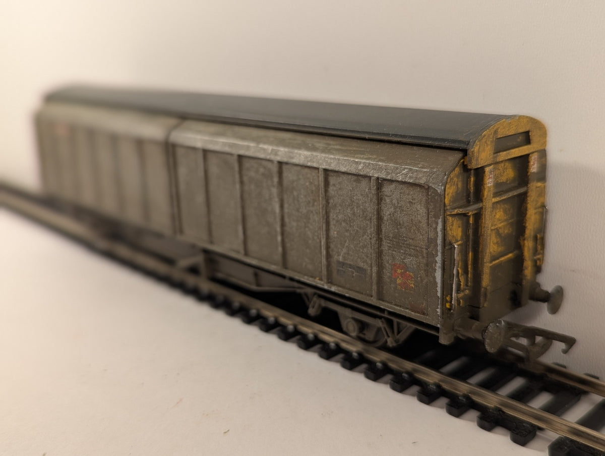 Bachmann OO Gauge VGA Sliding Wall Van Goods Wagon 210614