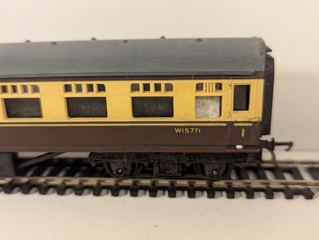 Tri-ang OO Gauge R330 Mk1 Composite Coach W15771 Chocolate & Cream