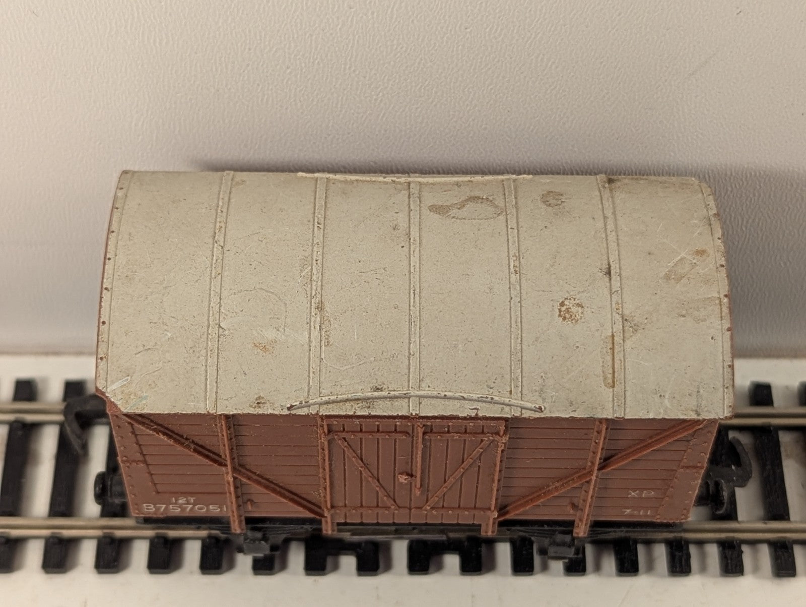 Hornby Dublo 12-Ton Ventilated Van Brown