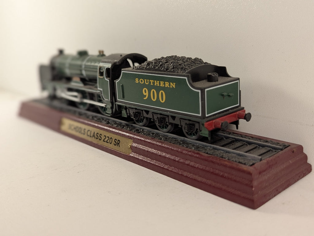 Atlas Editions 1:100 Scale Schools Class 4-4-0 Eton Static Model Locomotive 900