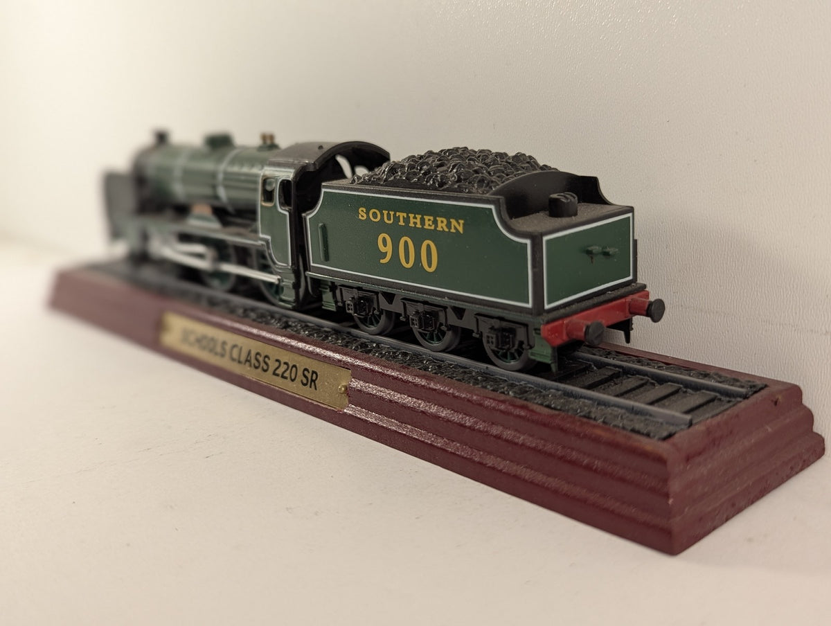 Atlas Editions 1:100 Scale Schools Class 4-4-0 Eton Static Model Locomotive 900