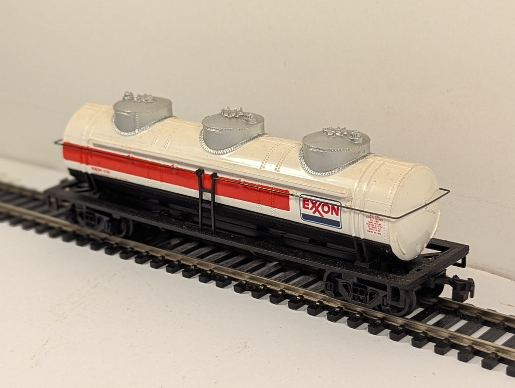 Bachmann HO Gauge Exxon 3-Dome Tank Car