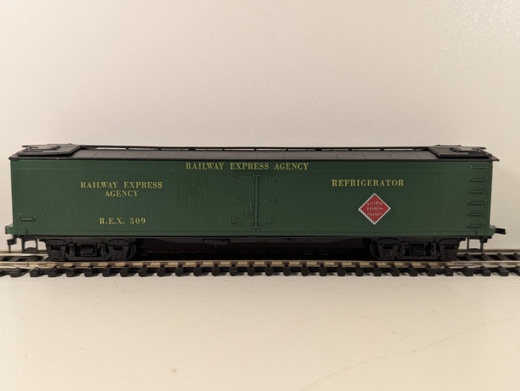 Roundhouse MDC Express Refrigerator Car – REA HO Scale