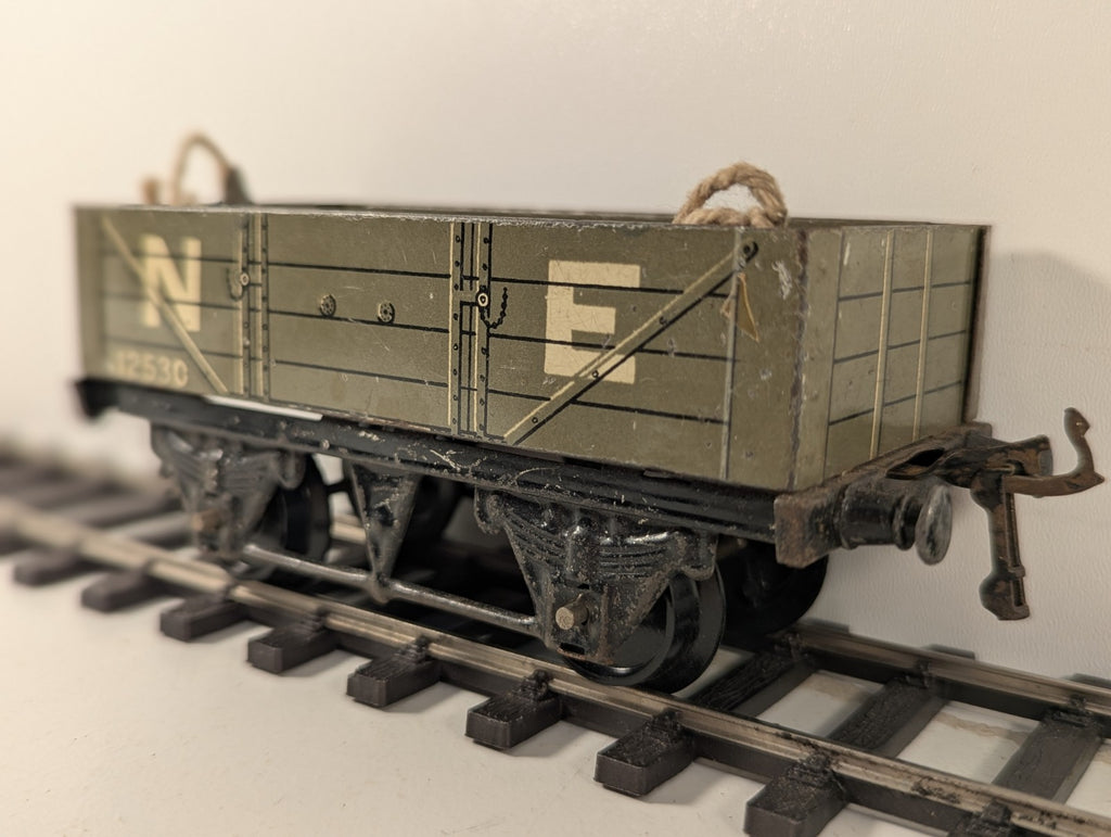 Hornby O Gauge North Eastern Railway Open Wagon with Tarp
