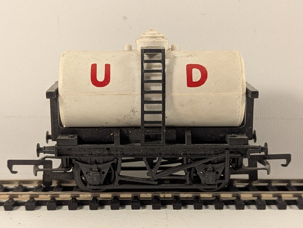 Hornby OO Gauge United Dairies Milk Tank Wagon Goods Wagon