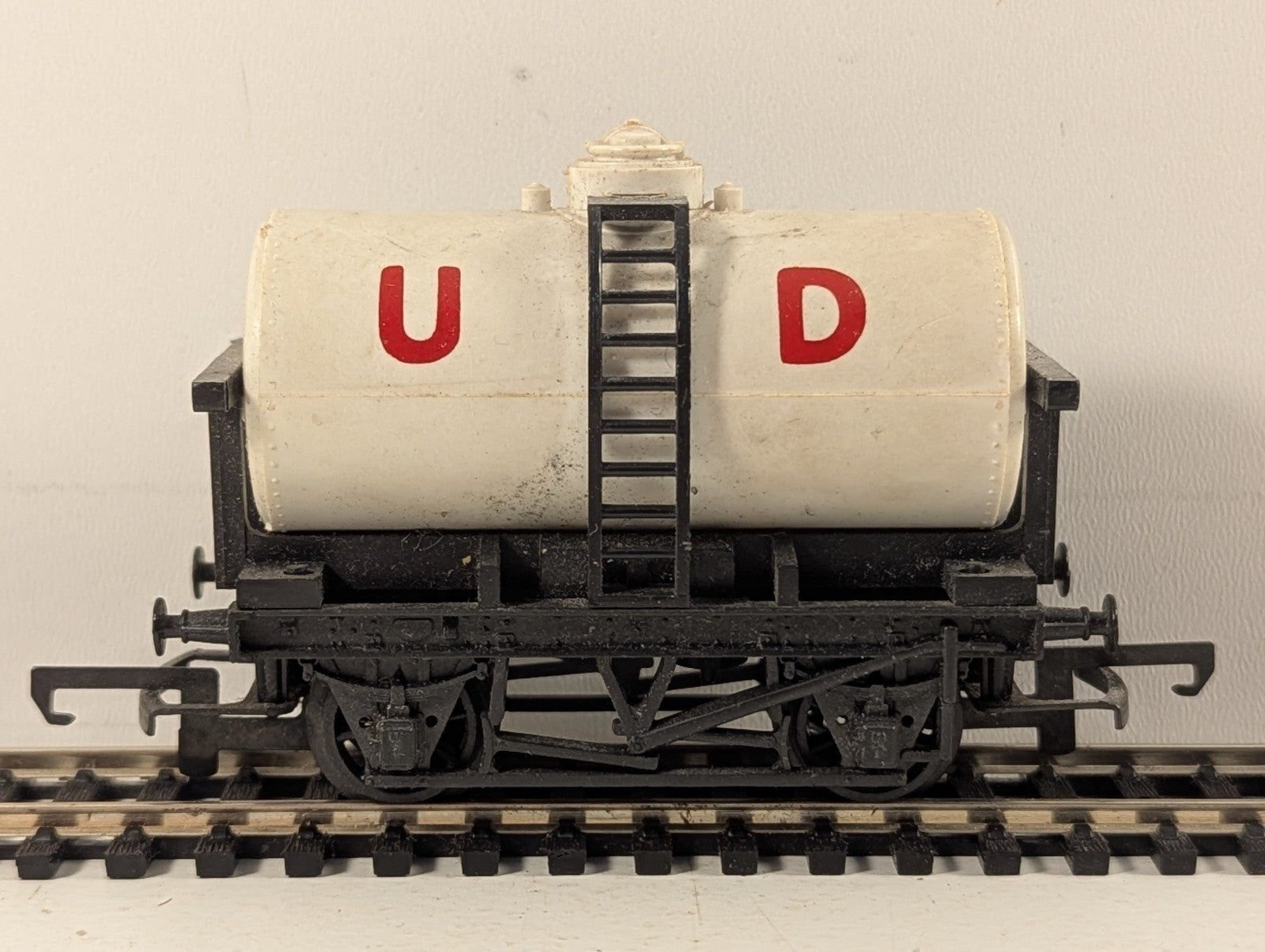 Hornby OO Gauge United Dairies Milk Tank Wagon Goods Wagon