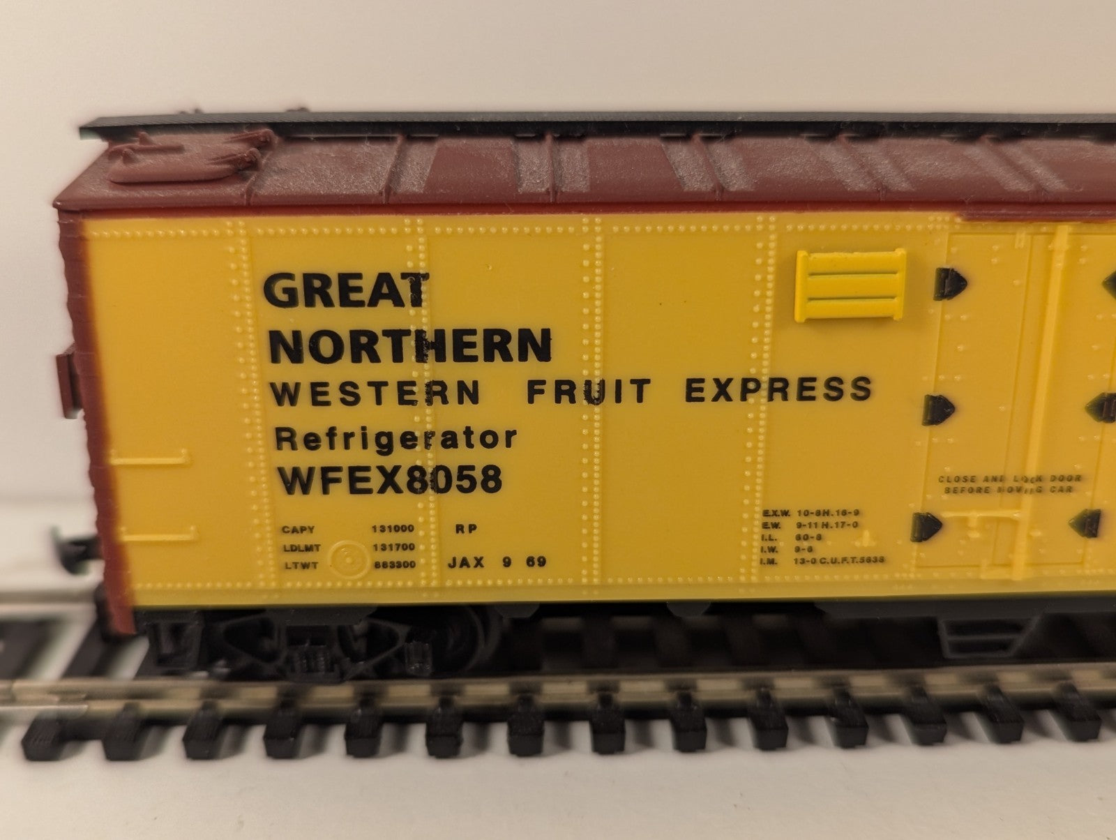 Athearn HO Gauge Western Fruit Express Refrigerator Car WFEX 8058