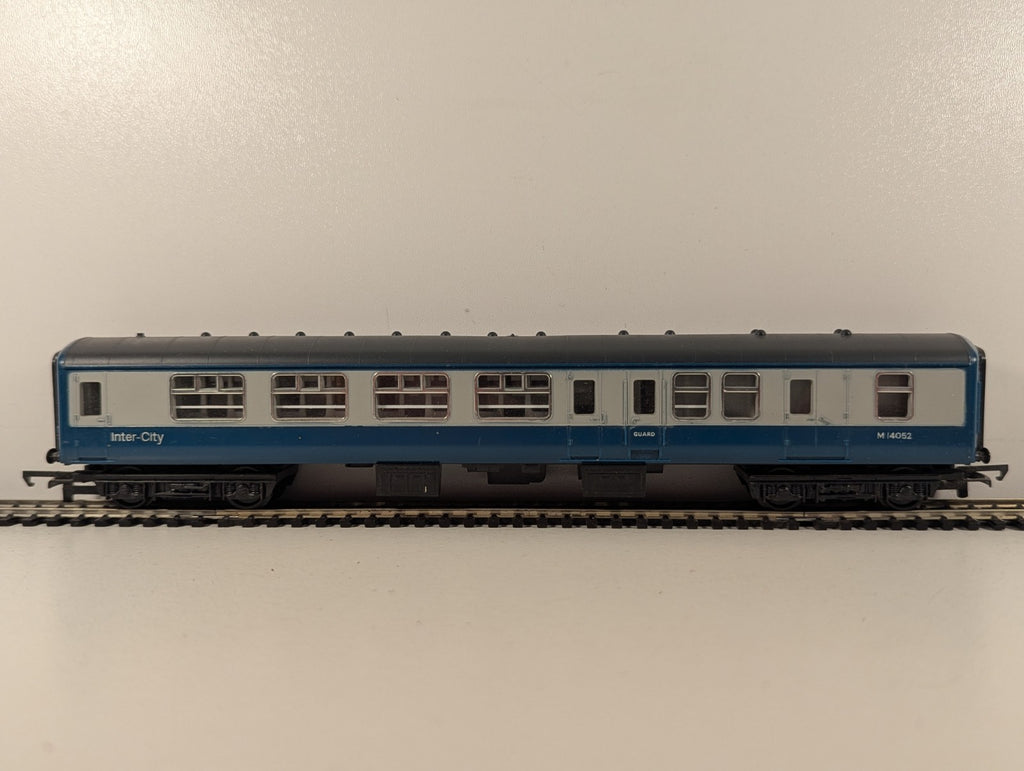 Hornby OO Gauge BR Mk1 BSK Brake Second Corridor Passenger Coach M14052