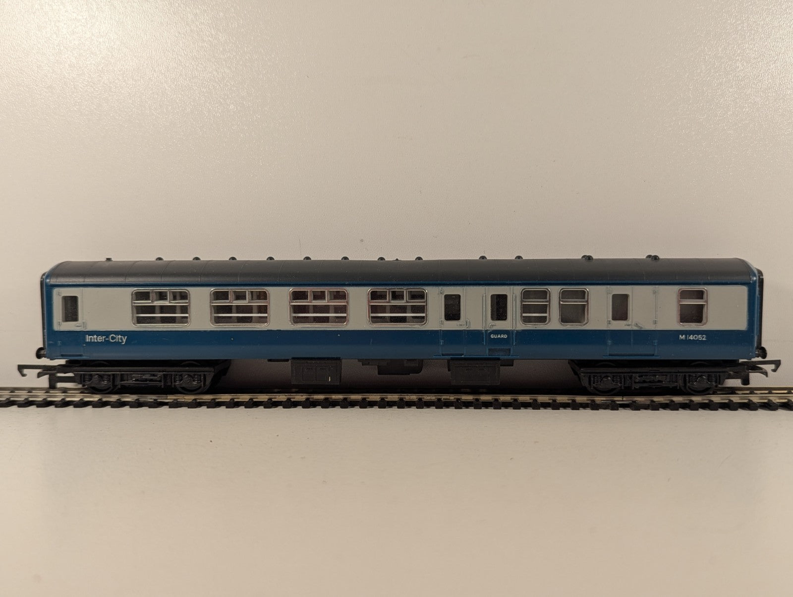 Hornby OO Gauge BR Mk1 BSK Brake Second Corridor Passenger Coach M14052