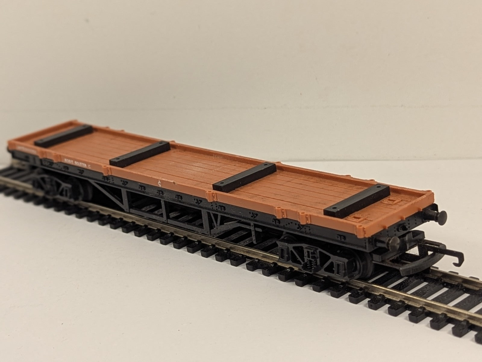 Hornby BR Brown 30 Ton Bogie Bolster C Wagon B940