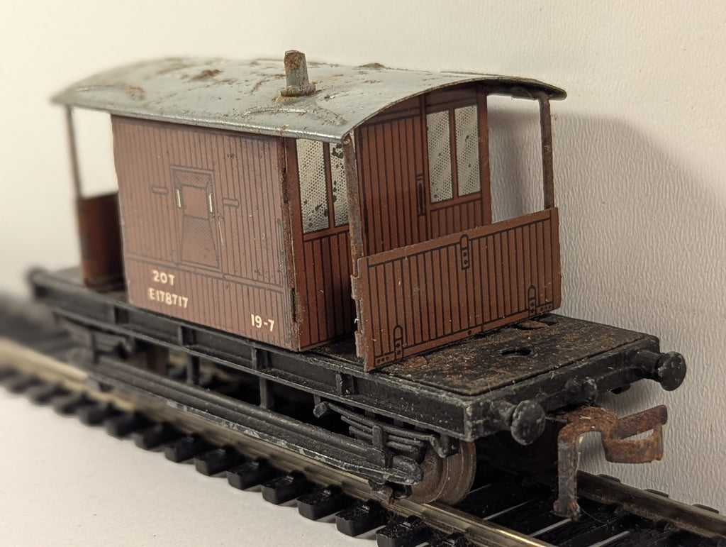 Hornby Dublo OO Gauge BR 20-Ton Goods Brake Van E178717 BR Brown 32057