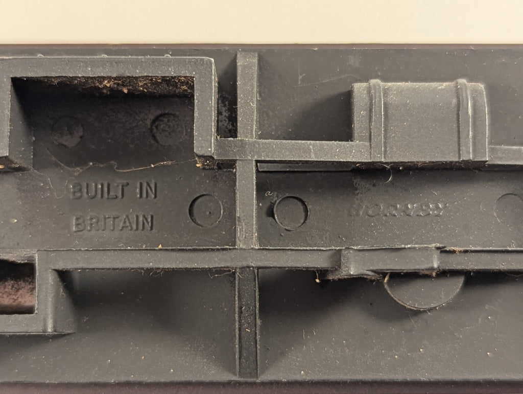 Hornby R387 OO Gauge Full Parcels Brake Coach BR Maroon