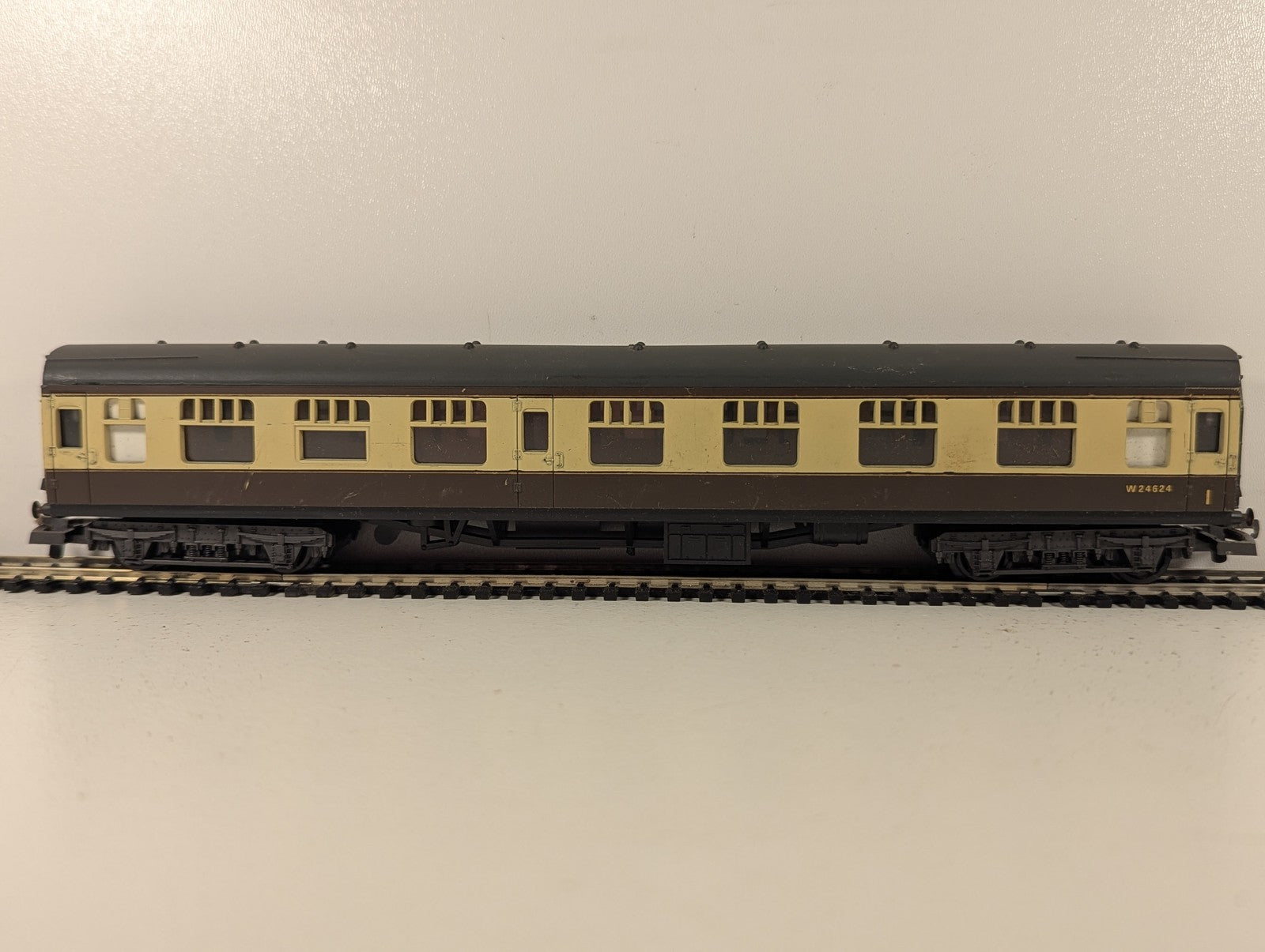 Lima OO Gauge BR Corridor Composite Coach Passenger Coach W24624