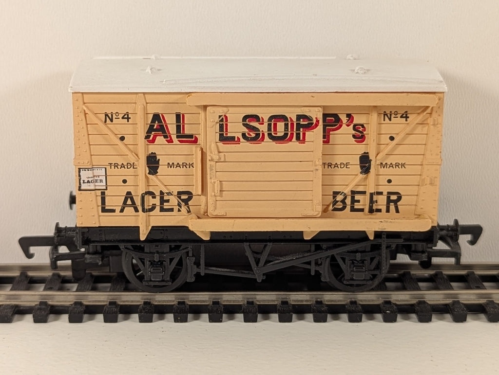 Hornby OO Gauge LMS 20T Brake Van 730386