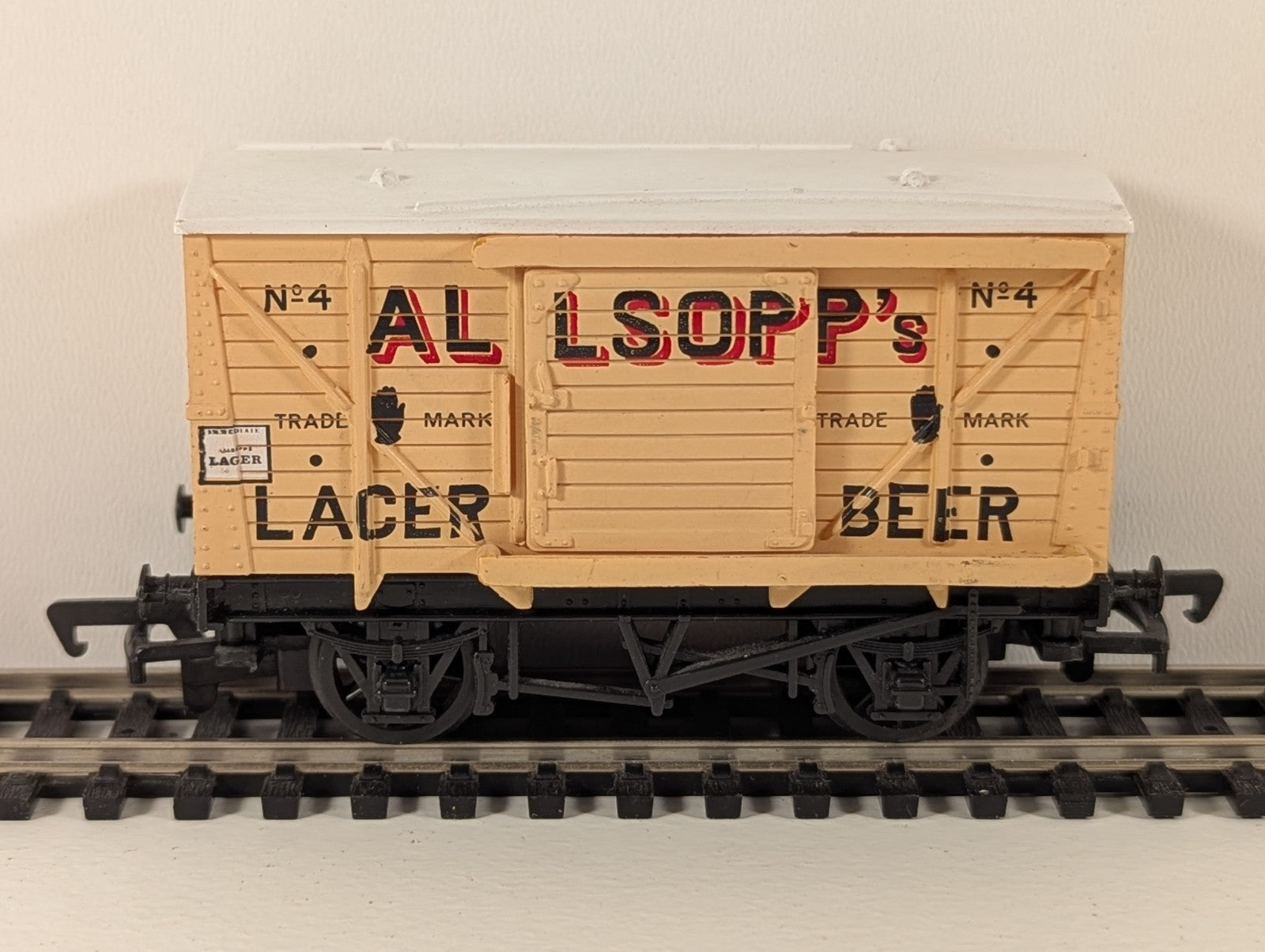Hornby OO Gauge LMS 20T Brake Van 730386