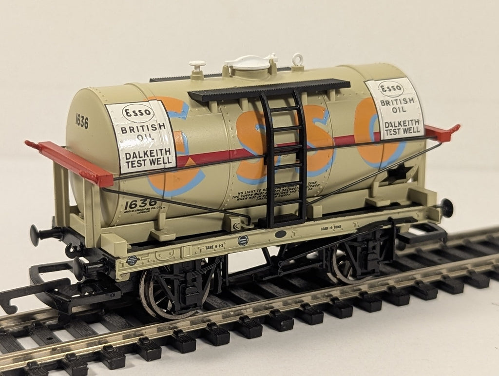 Hornby OO Gauge 14 Ton Tanker Esso Goods Wagon 1636 Esso Dalkeith Test Well