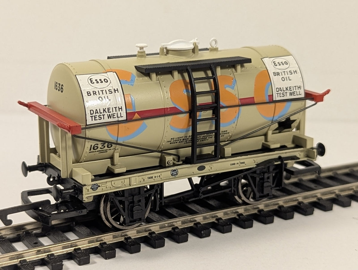 Hornby OO Gauge 14 Ton Tanker Esso Goods Wagon 1636 Esso Dalkeith Test Well