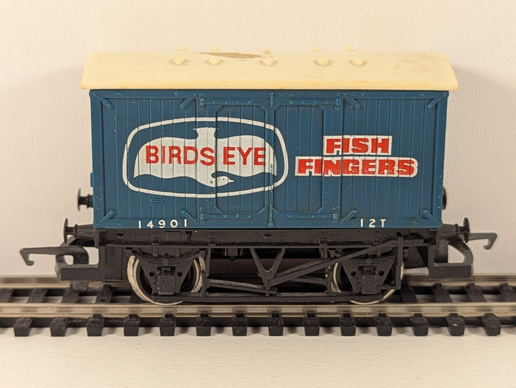Hornby R105 Birds Eye Fish Fingers Van – OO Gauge