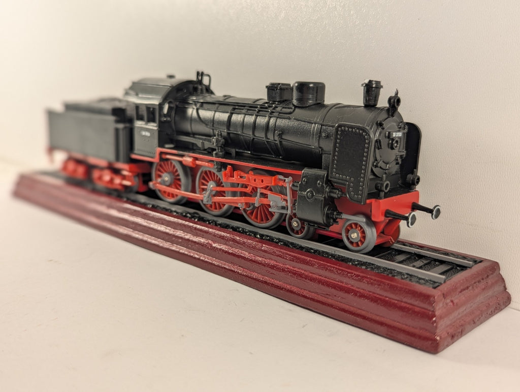 Atlas Editions Class P8 4-6-0 Steam Locomotive Static Model