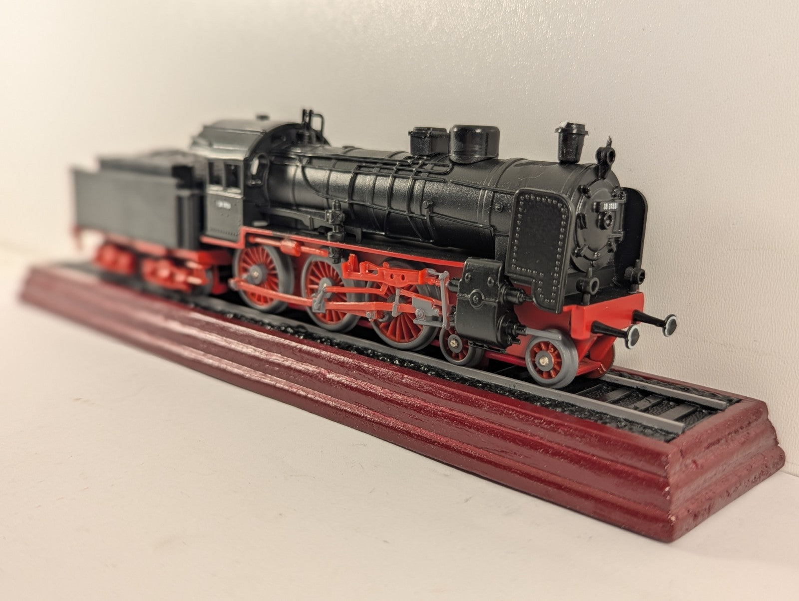 Atlas Editions Class P8 4-6-0 Steam Locomotive Static Model