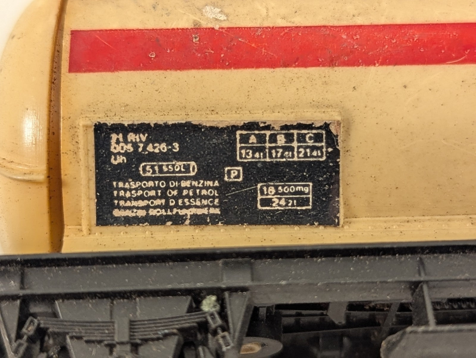 HO Scale Mobiloil Tanker Tank Wagon 805 7 426-3 Mobiloil