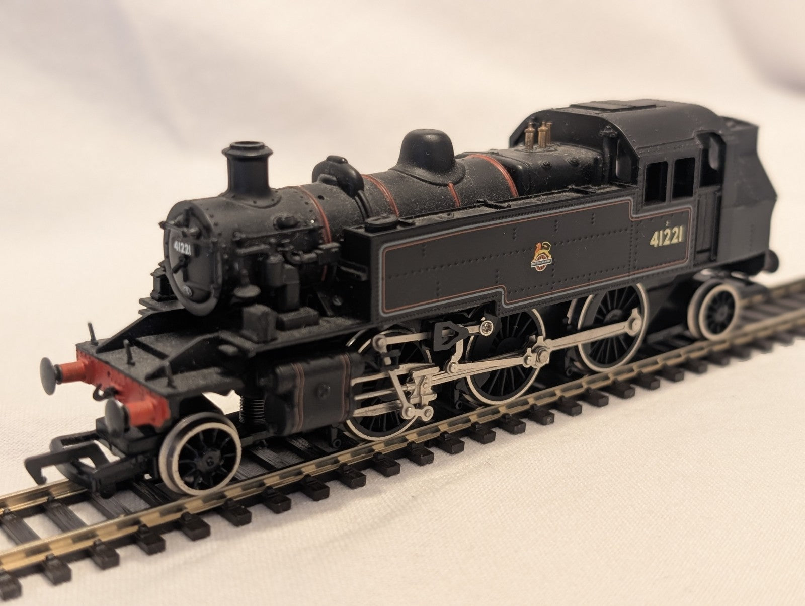 Bachmann 31-450 OO Gauge Ivatt 2-6-2 Tank No.41221 – BR Lined Black