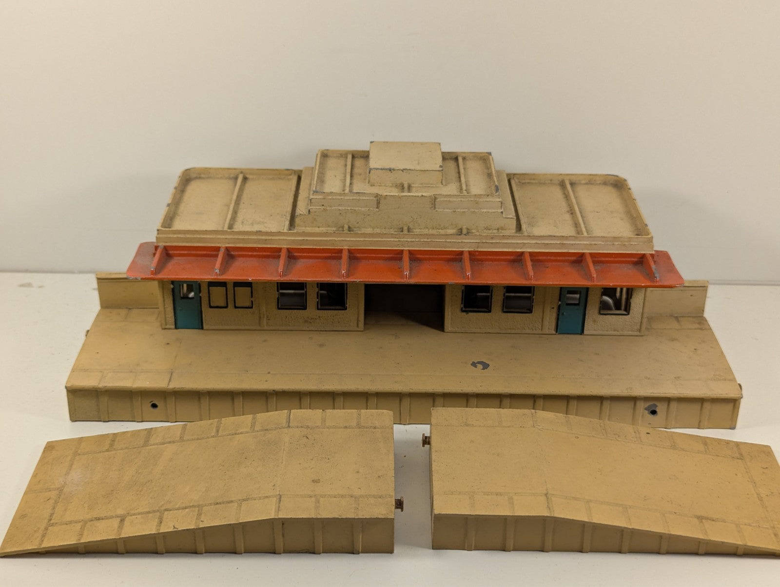Hornby Dublo D1 Through Station OO Gauge