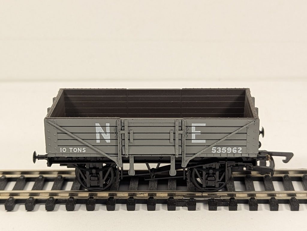 Dapol OO Gauge NE 5-Plank 10 Ton Open Wagon 535962 LNER Grey