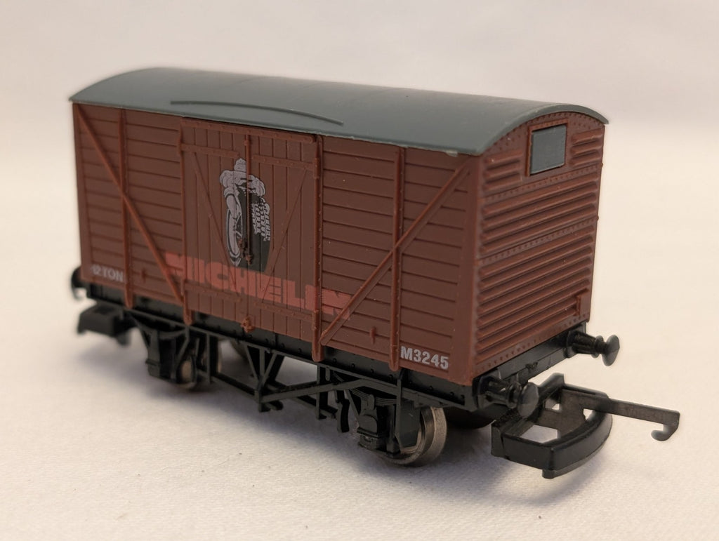 Lima OO Gauge 12 Ton Box Van Goods Wagon M3245 Michelin