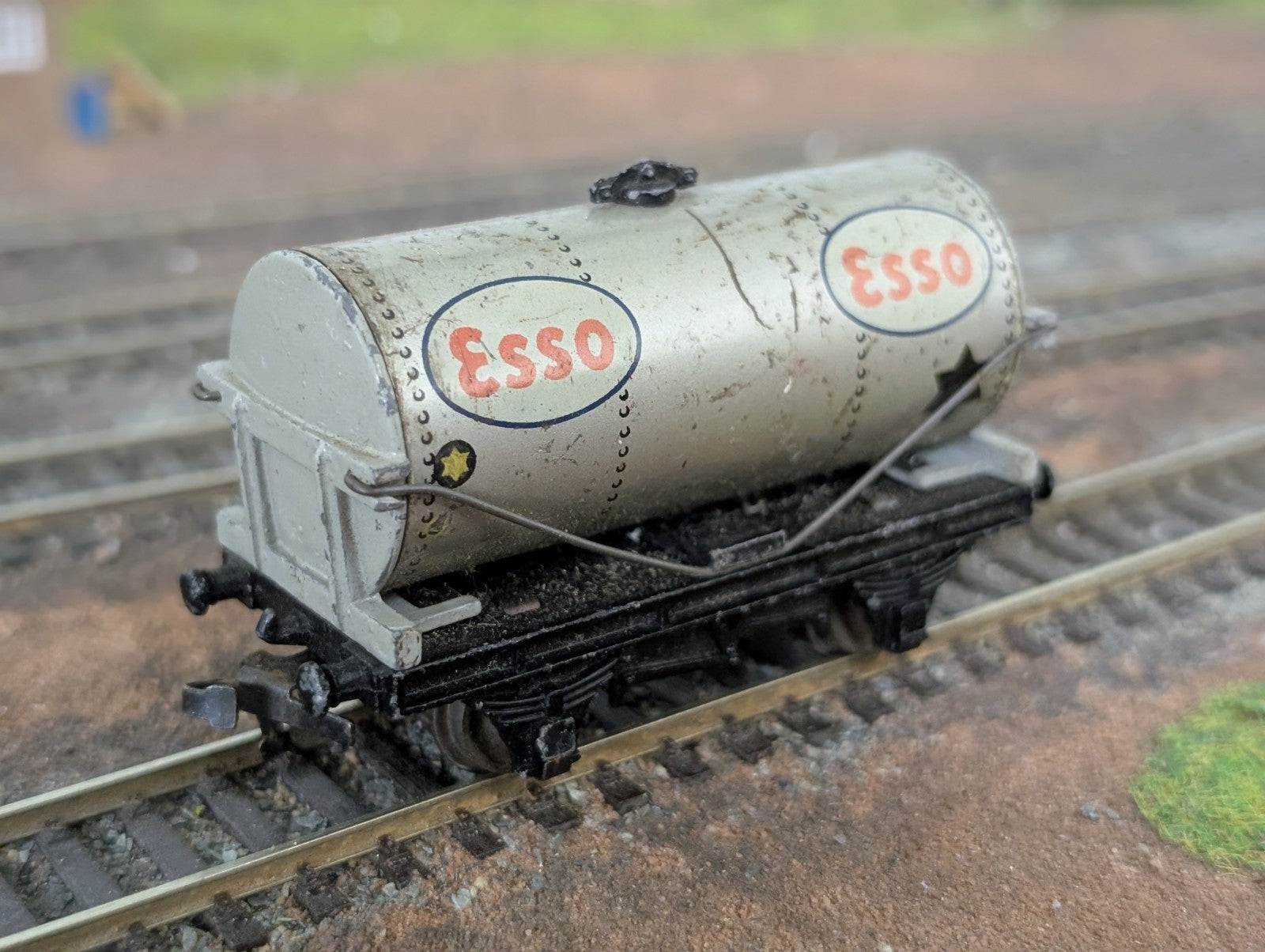 Hornby Dublo 4676 OO Gauge Tank Wagon Esso Silver