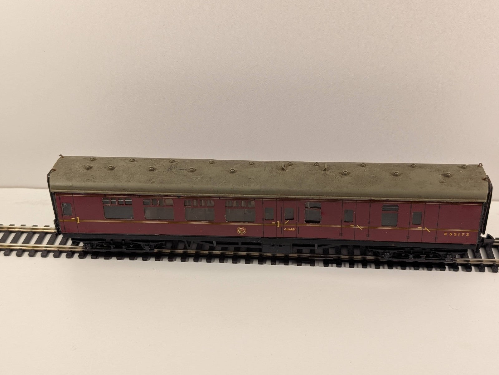 Hornby Dublo 4053 OO Gauge BR Brake 2nd Coach (E35173) – Needs Restoration