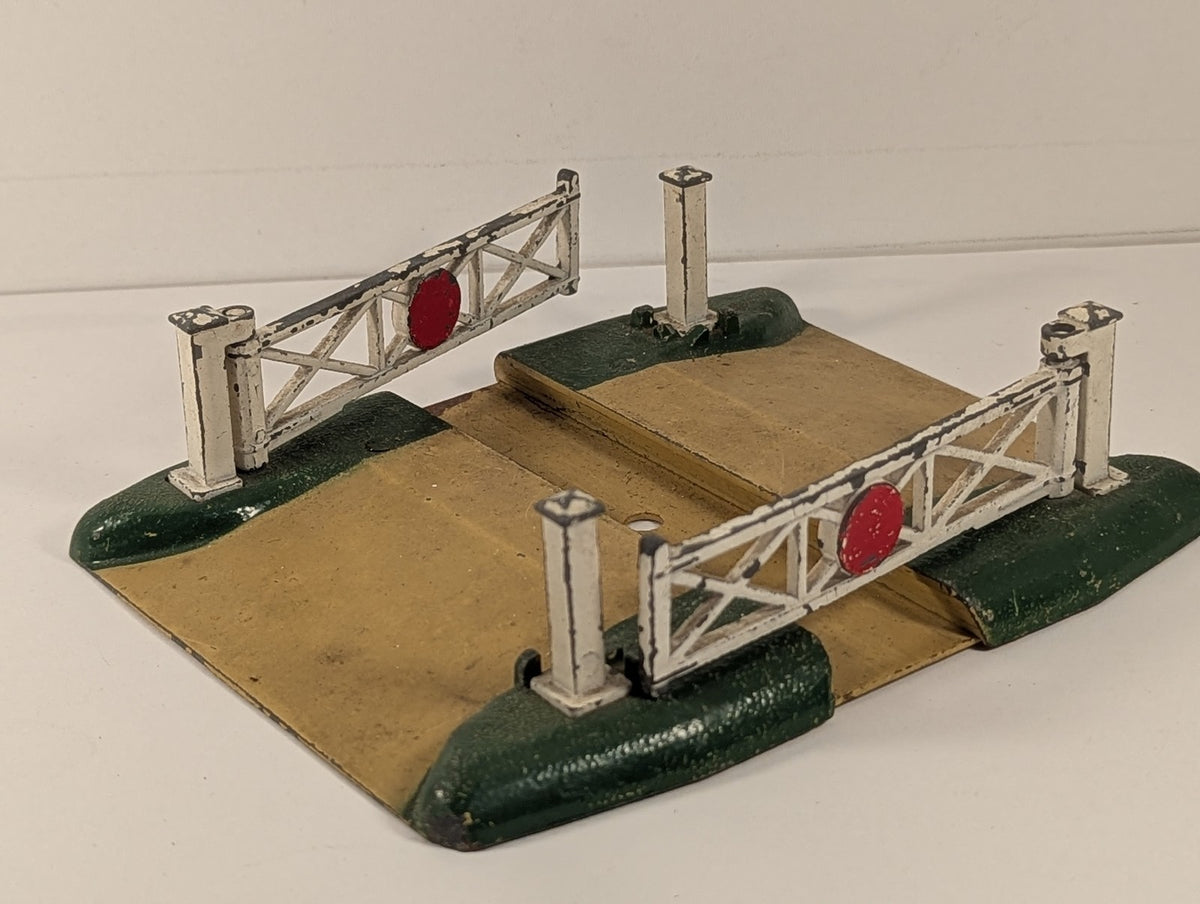 Hornby Dublo OO Gauge D1 Level Crossing